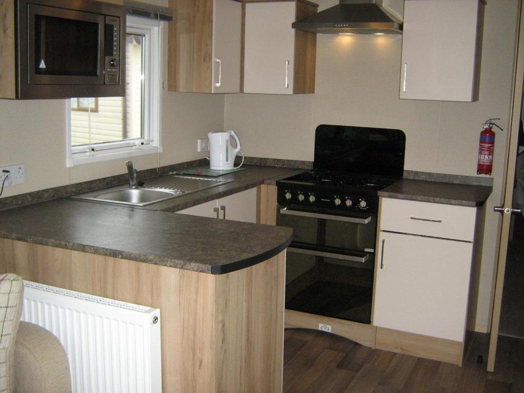 Lovely 6 Berth Caravan With Decking At Carlton Meres In Suffolk Ref 60058M 萨克斯曼德姆 外观 照片