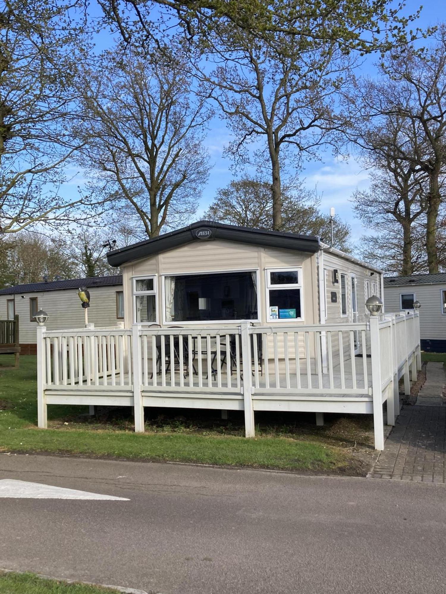 Lovely 6 Berth Caravan With Decking At Carlton Meres In Suffolk Ref 60058M 萨克斯曼德姆 外观 照片