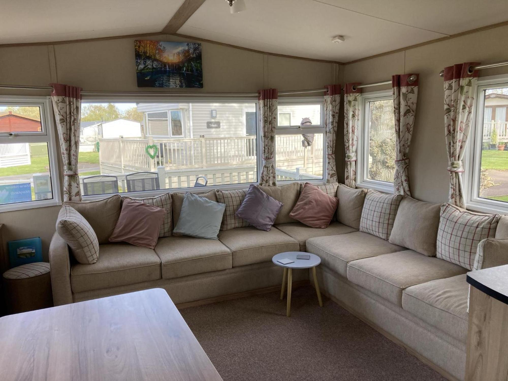 Lovely 6 Berth Caravan With Decking At Carlton Meres In Suffolk Ref 60058M 萨克斯曼德姆 外观 照片