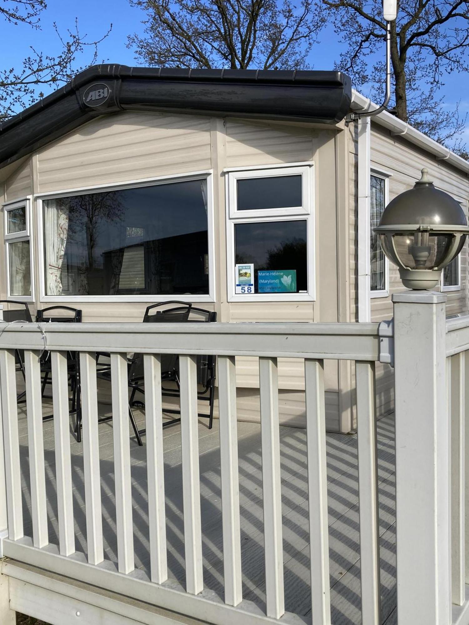 Lovely 6 Berth Caravan With Decking At Carlton Meres In Suffolk Ref 60058M 萨克斯曼德姆 外观 照片