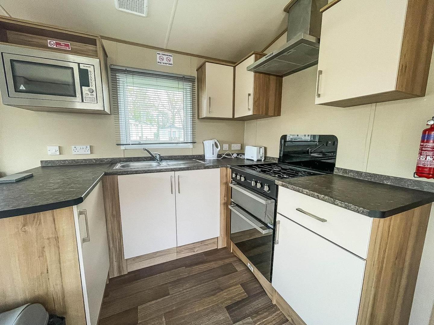 Lovely 6 Berth Caravan With Decking At Carlton Meres In Suffolk Ref 60058M 萨克斯曼德姆 外观 照片