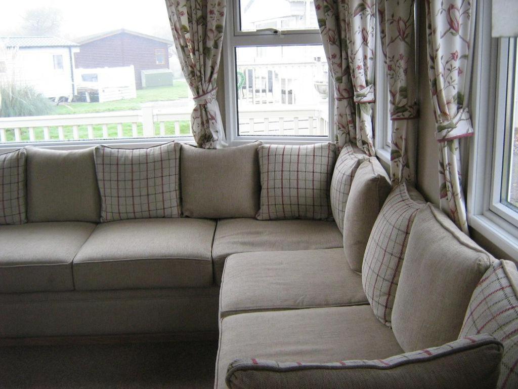 Lovely 6 Berth Caravan With Decking At Carlton Meres In Suffolk Ref 60058M 萨克斯曼德姆 外观 照片
