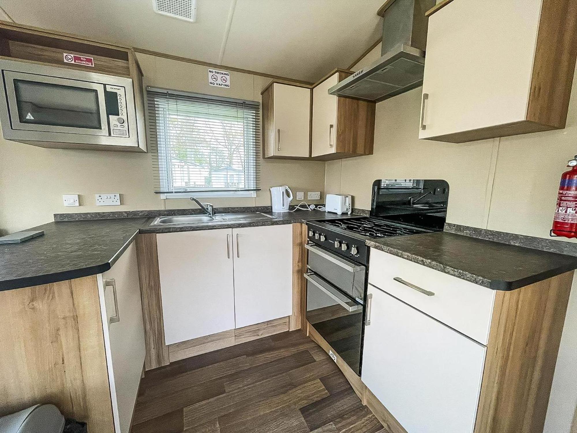 Lovely 6 Berth Caravan With Decking At Carlton Meres In Suffolk Ref 60058M 萨克斯曼德姆 外观 照片