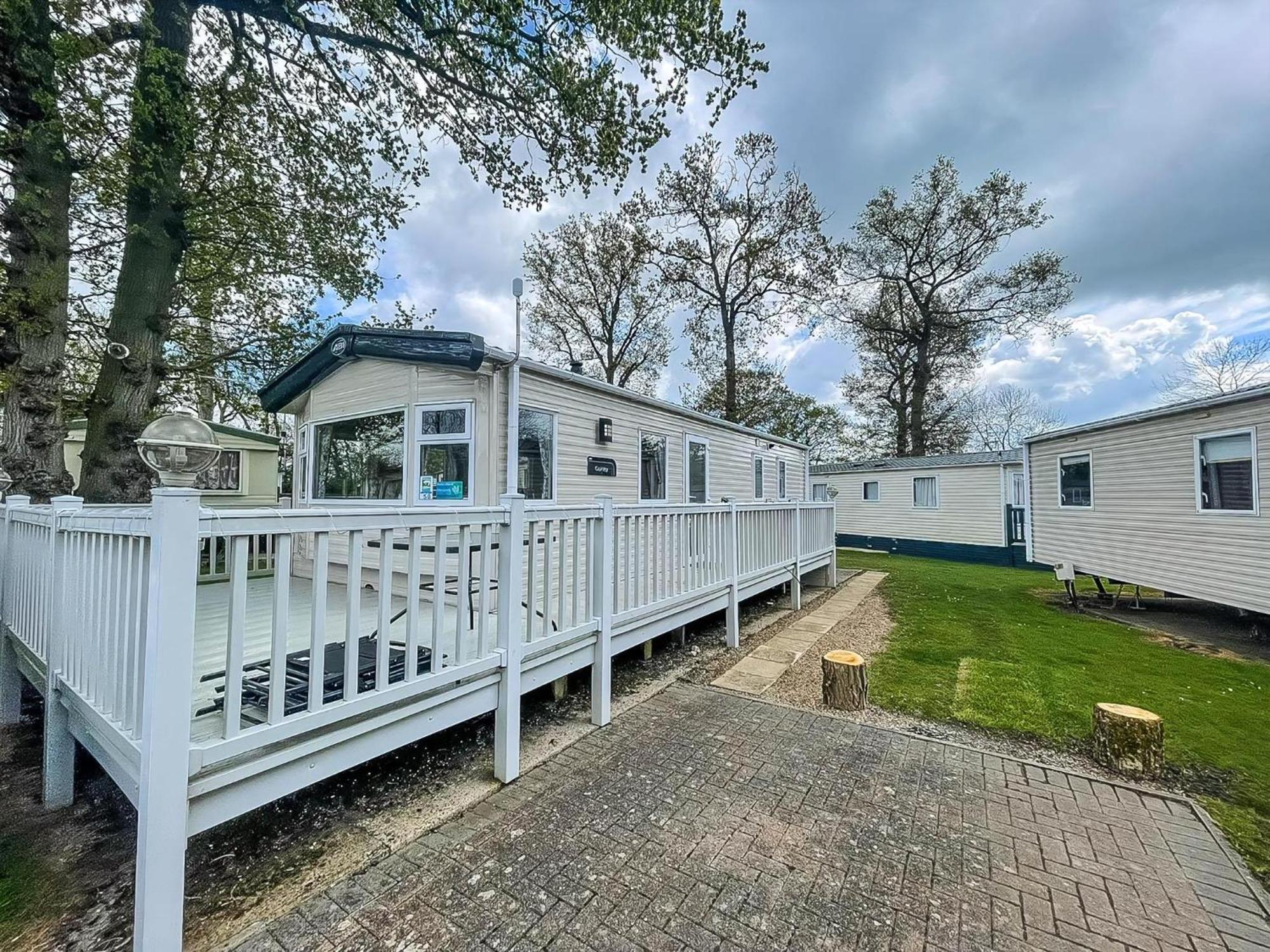 Lovely 6 Berth Caravan With Decking At Carlton Meres In Suffolk Ref 60058M 萨克斯曼德姆 外观 照片